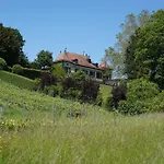 فيلة Le Chateau Lavigny